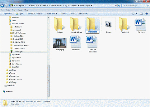 <strong> As shown in the accompanying figure, folders within folders are ____ folders.</strong> A) buffer B) root C) nested D) extended
