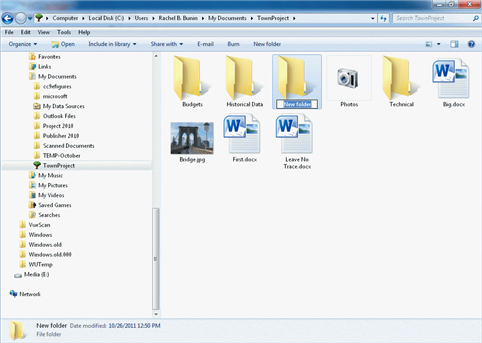 <strong> As shown in the accompanying figure, folders within folders are ____ folders.</strong> A) buffer B) root C) nested D) extended