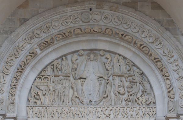 <strong> Which statement is true of Gislebertus's Last Judgment ?</strong> A)It shows the continuation of the classical ideal of the human nude during the Middle Ages. B)It uses nudity to signal the abjectness of sinners. C)It offered an important inspiration for Renaissance nudes. D)It shows the influence of ancient statuary being excavated in central Italy.