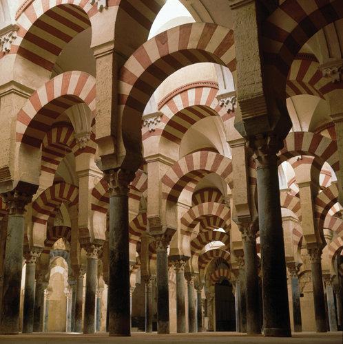 <strong> Which feature characterizes the Great Mosque of Cordoba ?</strong> A)The use of pattern has a spiritual meaning, reflecting the creation of the world by Allah. B)Its arches' alternating beige and terracotta bands incorporate biomorphic forms. C)Its arches rest on rectangular piers. D)Its arches' pattern both incorporates biomorphic forms and has a spiritual meaning tied to Allah's creation.