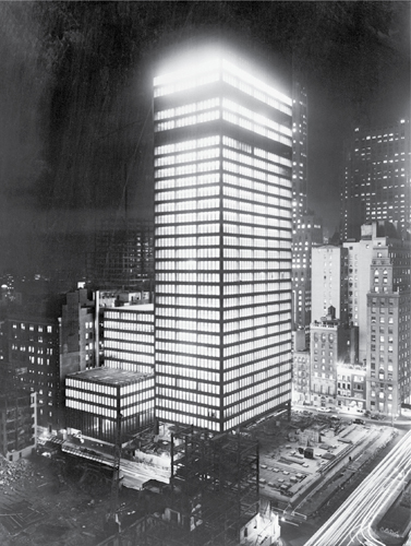 <strong> Which statement is accurate about New York City's Seagram Building ?</strong> A)The Seagram Building displays the use of pendentives. B)The Seagram Building displays the use of suspension and tensile construction techniques. C)The Seagram Building exemplifies International Style architecture. D)The appearance of the Seagram Building is due to the extensive use of reinforced concrete on its exterior.