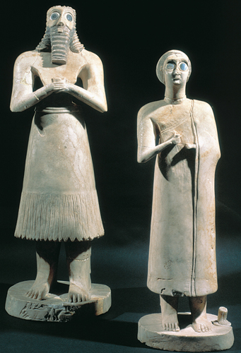 <strong> Which civilization created the statues seen here?</strong> A) Akkad B) Hattusa C) Elam D) Sumer