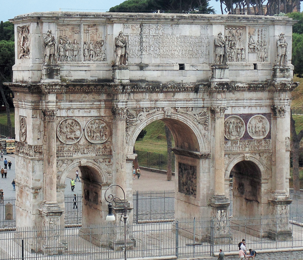 <strong> Whose triumphal arch appears in this image?</strong> A) Titus B) Septimius Severus C) Antoninus Pius D) Constantine