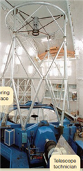   Which kind of telescope is shown and where is it located?